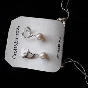 Earrings and necklace set